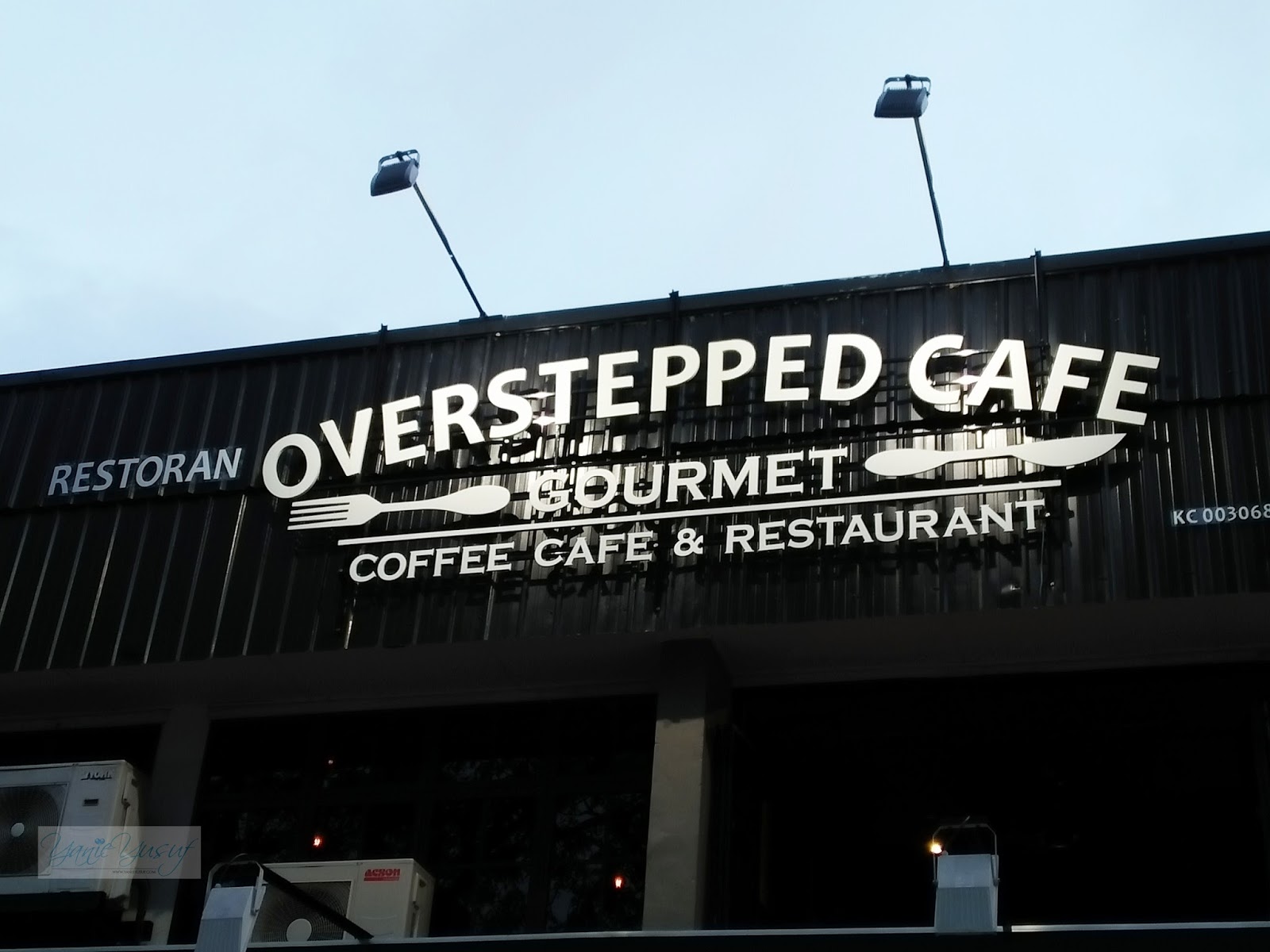 Overstepped cafe sejati